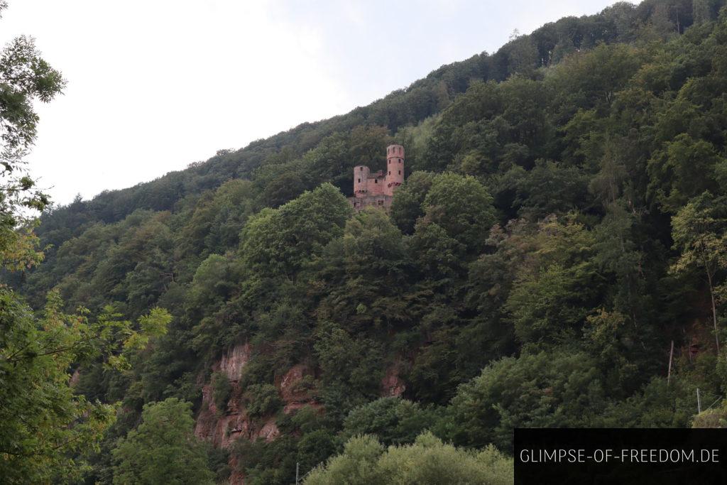 burg schadeck schwalbennest von weitem scaled