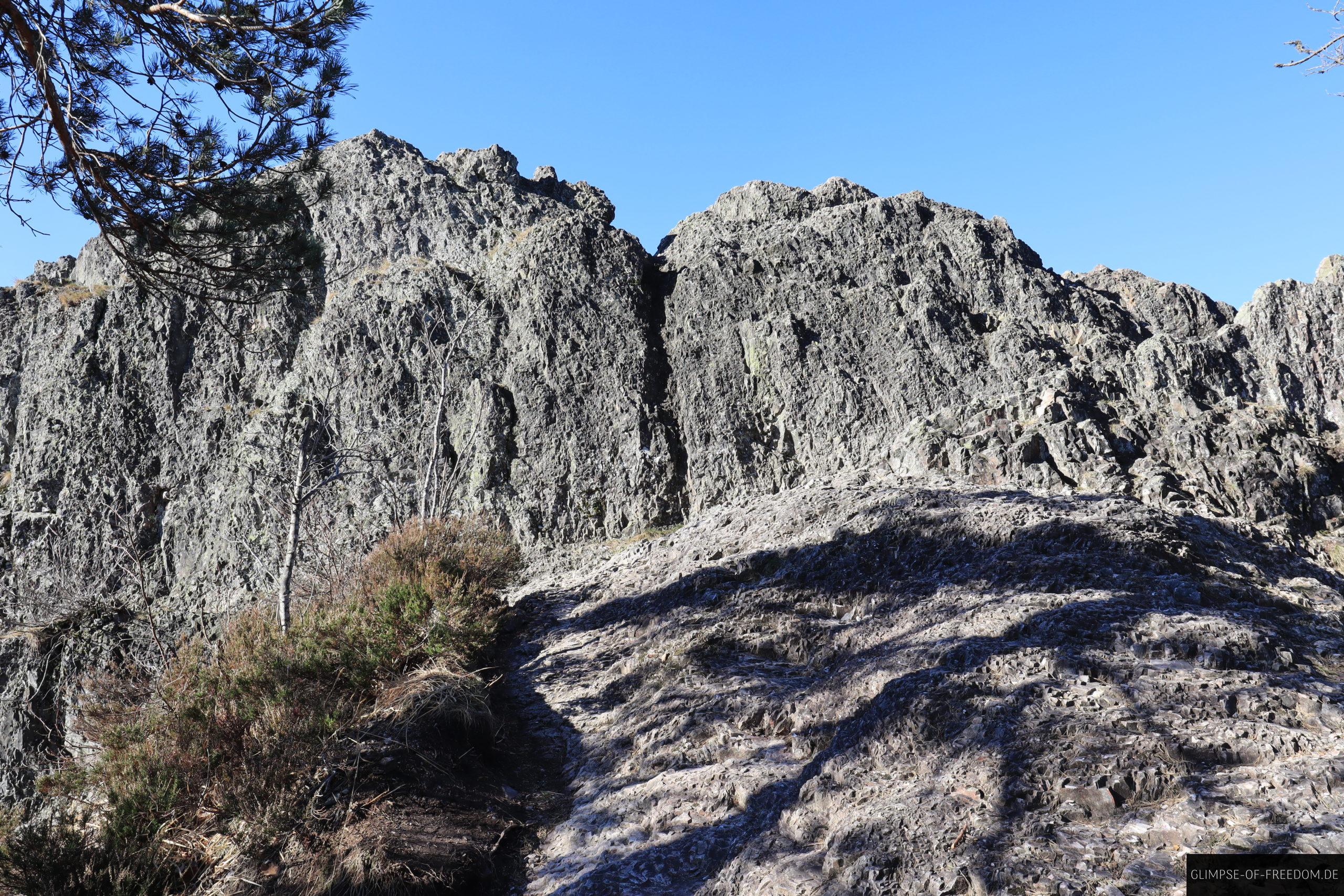felsen gipfelkreuz karlsruher grat scaled 1 felsen gipfelkreuz karlsruher grat scaled
