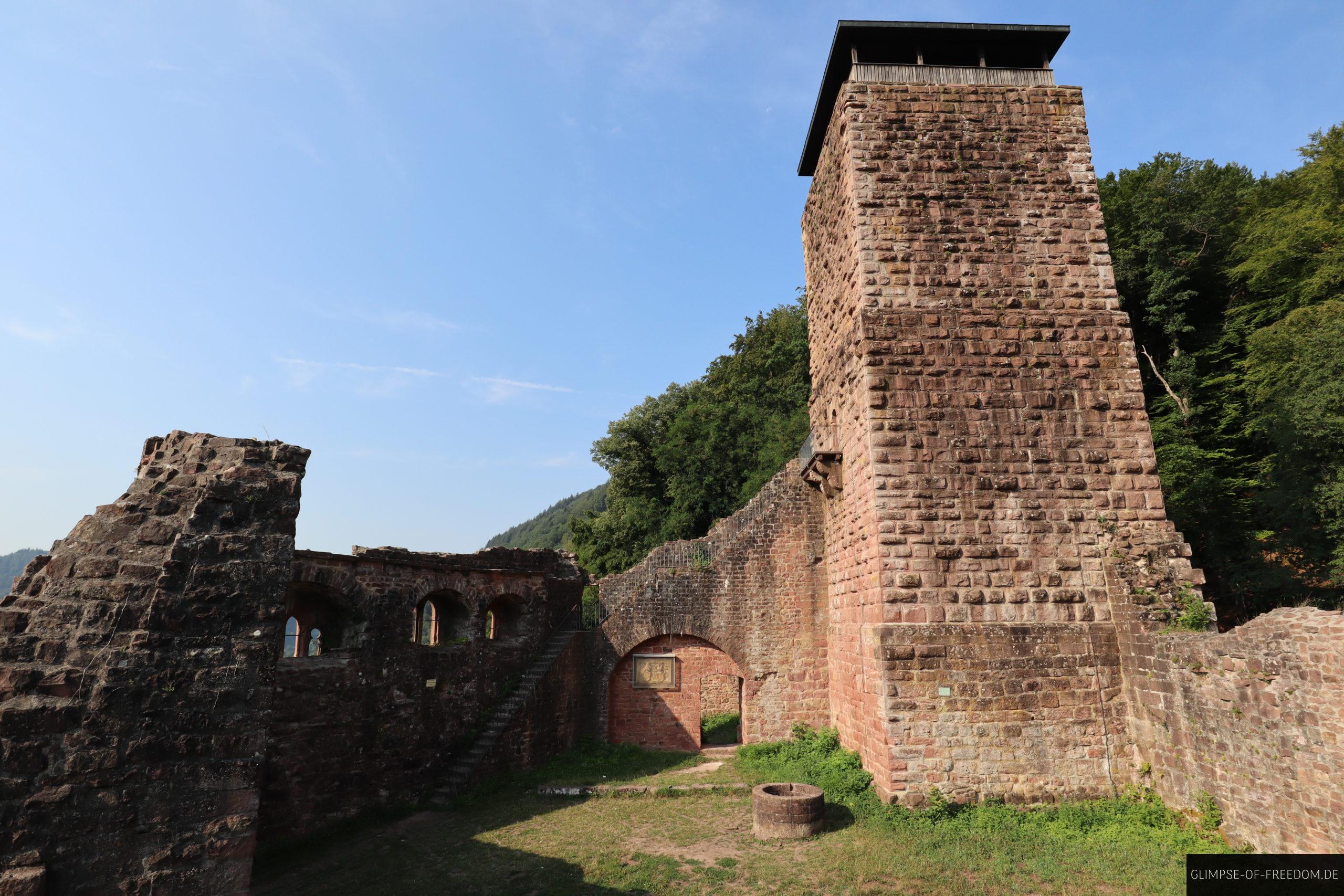 hinterburg innenhof scaled 1 hinterburg innenhof scaled