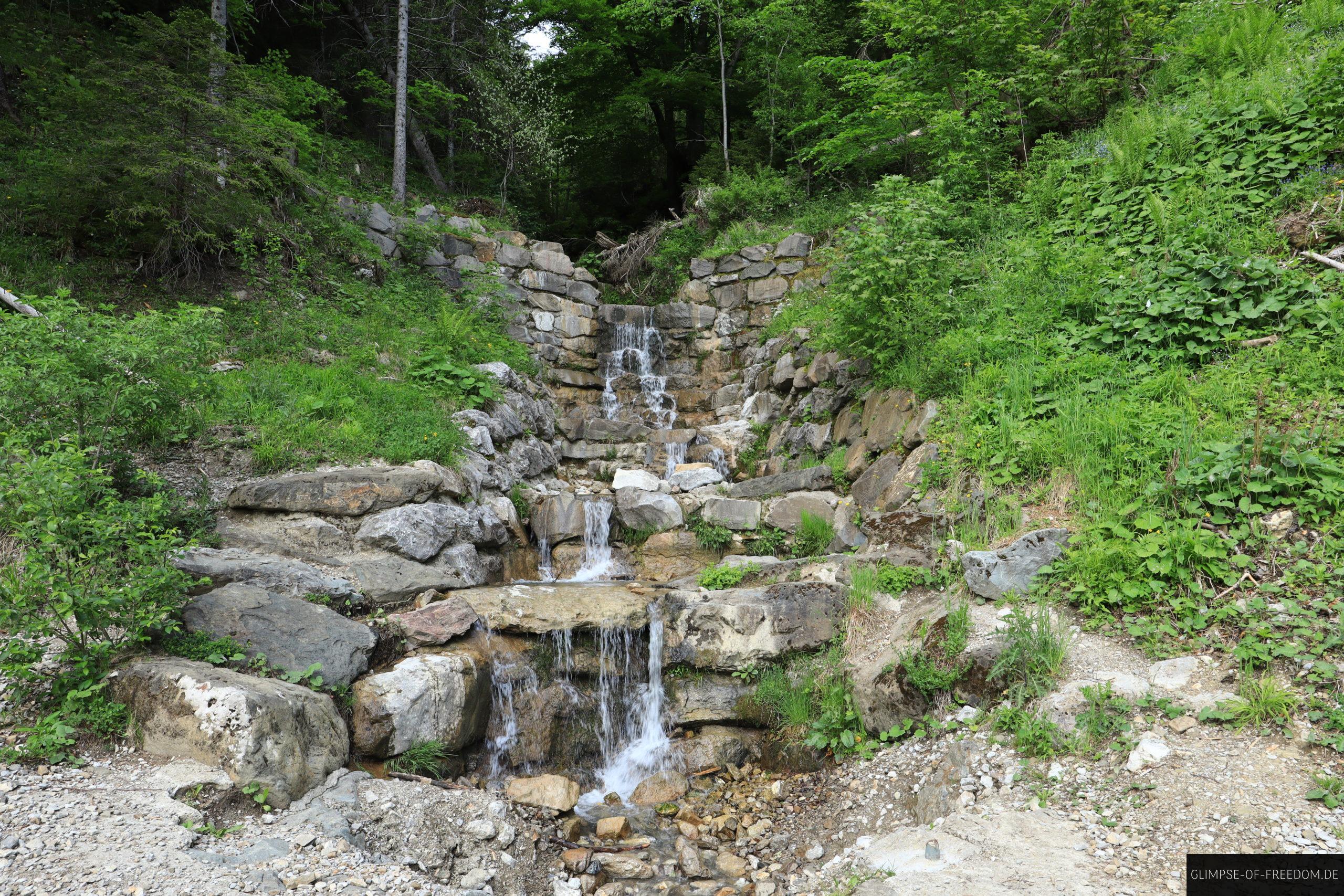 kleiner Wasserfall auf dem Gruenten Wanderweg scaled Kleiner Wasserfall auf dem Grünten Wanderweg