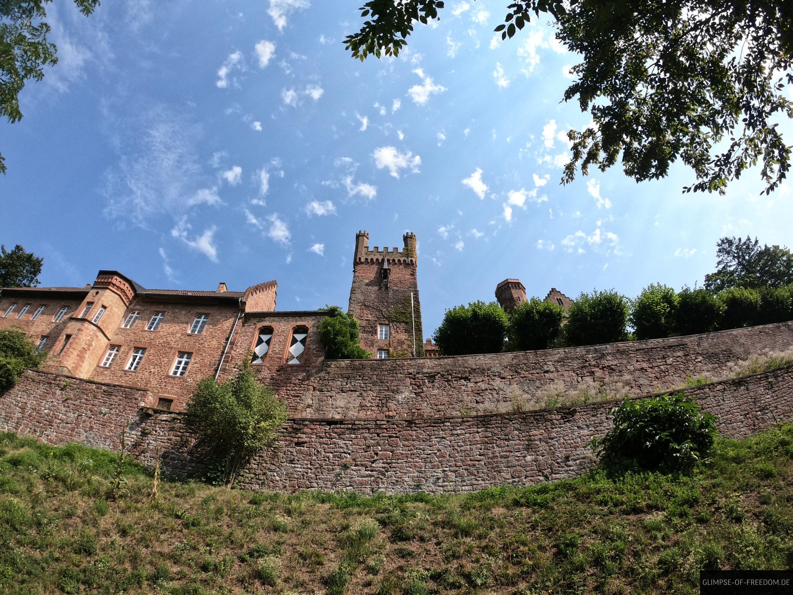 mittelburg zentral im weitwinkel scaled 1 mittelburg zentral im weitwinkel scaled