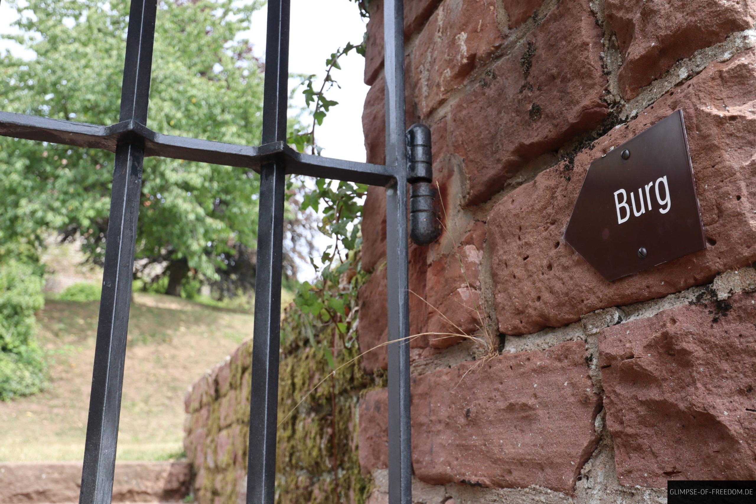 tuer durch burgmauern scaled 1 tuer durch burgmauern scaled