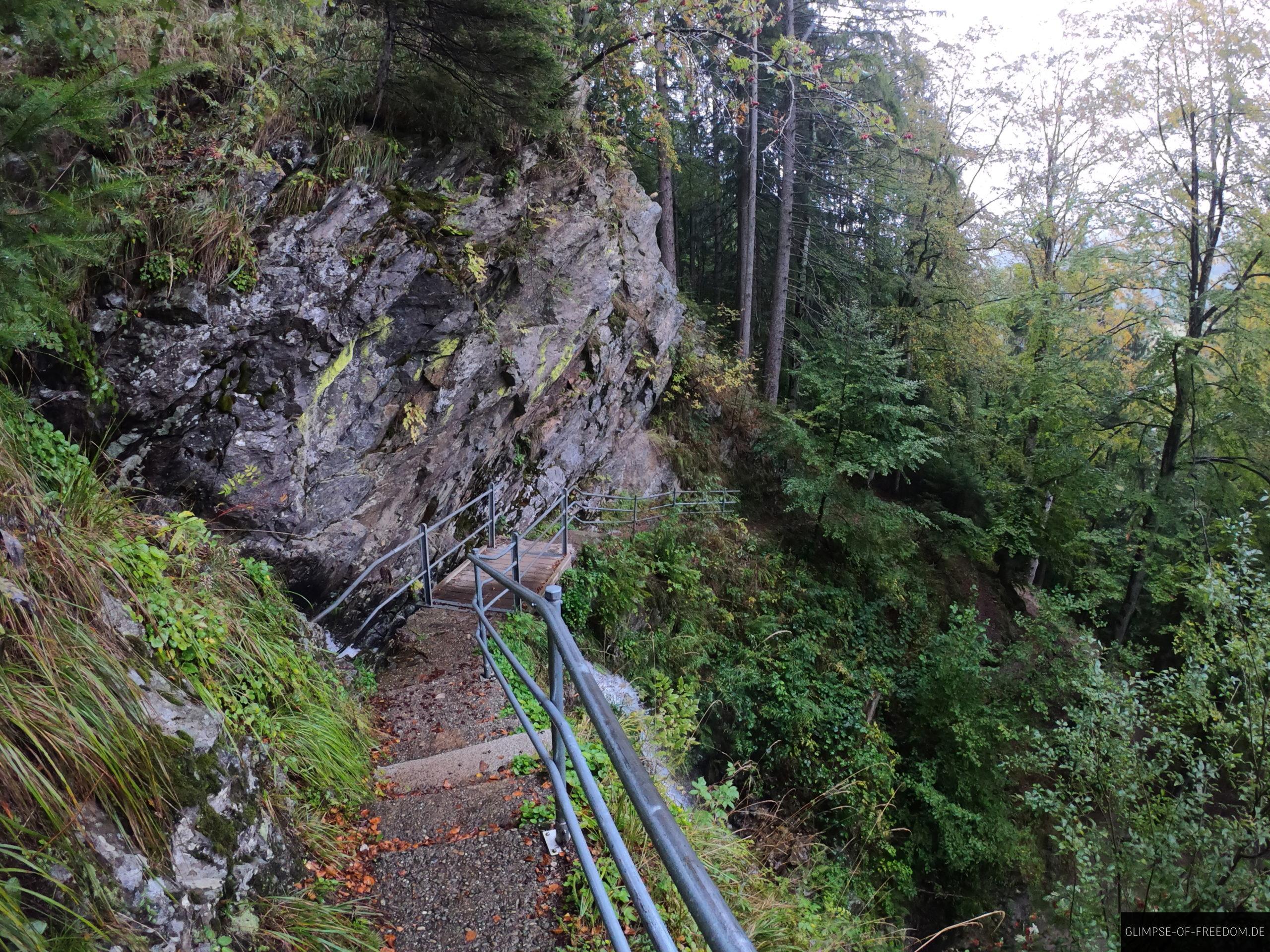 weg entlang der felswand am fahler wasserfall scaled 1 weg entlang der felswand am fahler wasserfall scaled